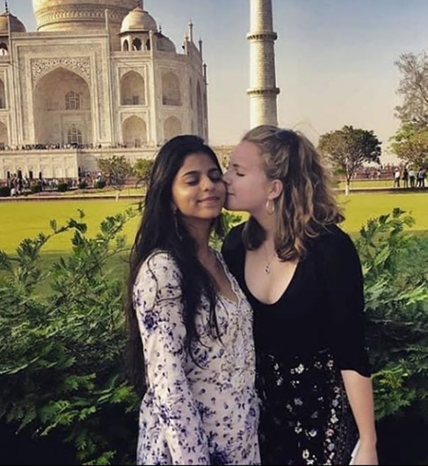 shahrukh khan, shahrukh khan daughter Suhana Khan, suhana khan with London friends, suhana khan at AGRA, suhana to see Taj Mahal, suhana khan with mom Gauri khan, see pictures of suhana khan, television news, bollywood news, entertainment news