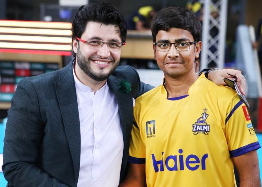 पीएसएल में शेख को एंट्री एक रोचक वाकये से गुजरने के बाद मिली। बात उन दिनों की है, जब युवा क्रिकेटर फर्स्ट क्लास क्रिकेट में खेल रहे थे। वहीं, पेशावर जल्मी के हेड कोच मो. अकरम को लेग स्पिनर की तलाश थी। उन्होंने इस्लामाबाद में इब्तिसाम को देखा और उनसे नेट्स पर गेंदबाजी कर के दिखाने को कहा। गेंद फेंक कर दिखाई, जिसके बाद उन्हें टीम की टिकट मिल गई।