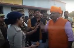 VIDEO: गोरखपुर महिला एसपी से भिड़े बीजेपी नेता, बोले- एक्शन में मत दिखो, बहुत महंगा पड़ेगा