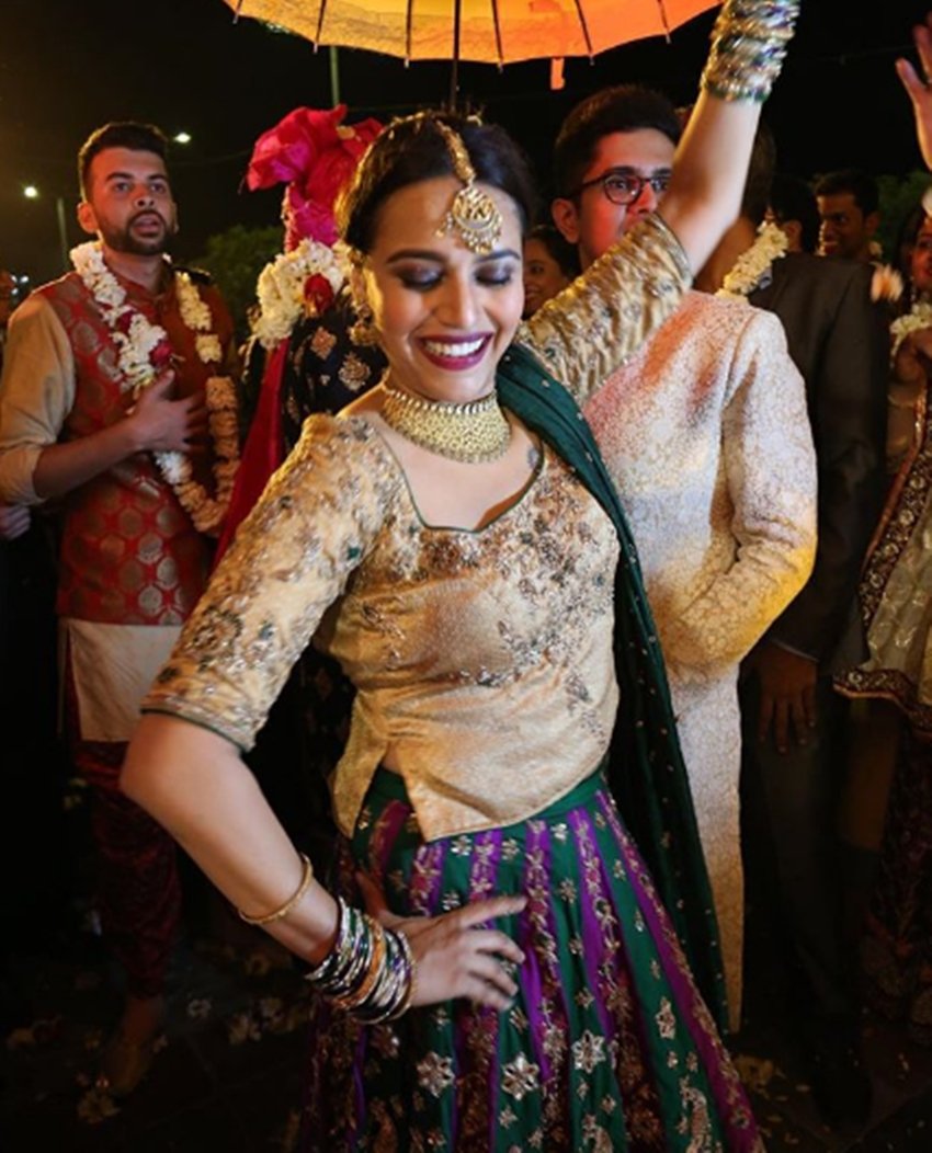 Swara Bhaskar, Swara Brother Ishaan Bhasker, Swara brother got married, swara dancing in veere di wedding, see wonderful pictures of swara bhasker, graceful swara bhasker in wedding, entertainmnet news, bollywood nws, television news, entertainmnet news, bollywood nws, television news