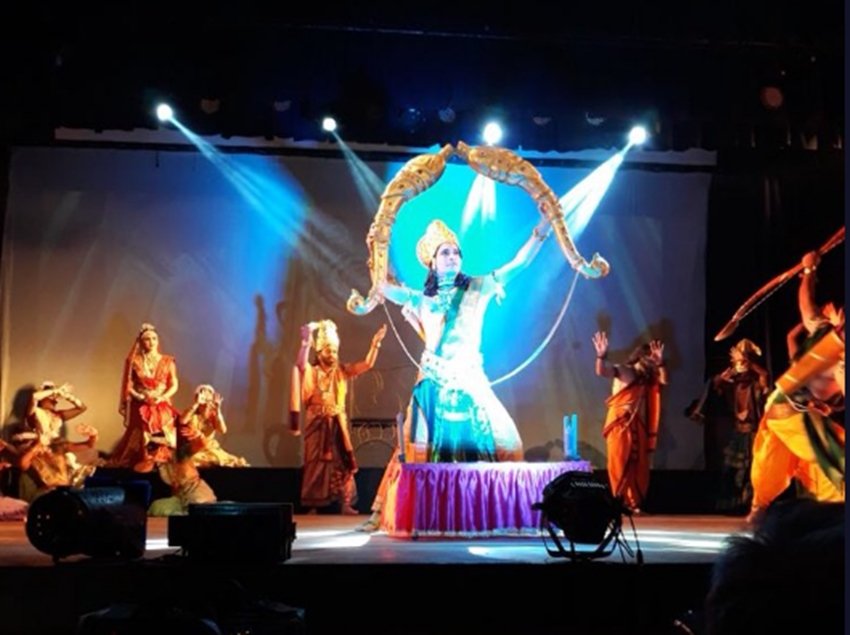 hema malini, hema malini love to see daughter performance, isha deol to perform like mother hema, hema enjoying isha deol performance, isha deol dance performance in mumbai, entertainment news, bollywood news, television news