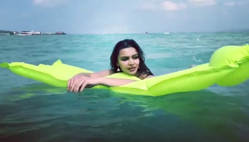 Aashka Goradia, Aashka Goradia husband Brent Goble, Aashka Goradia enjoying in sea, Aashka Goradia during Andaman Islands holidays, Aashka Goradia, see pictures of Aashka Goradia, Aashka Goradia, Aashka Goradia enjoying in sea, Aashka Goradia during Andaman Islands holidays, Aashka Goradia, see pictures of Aashka Goradia, entertainment news, television news, bollywood news, entertainment news, television news, bollywood news