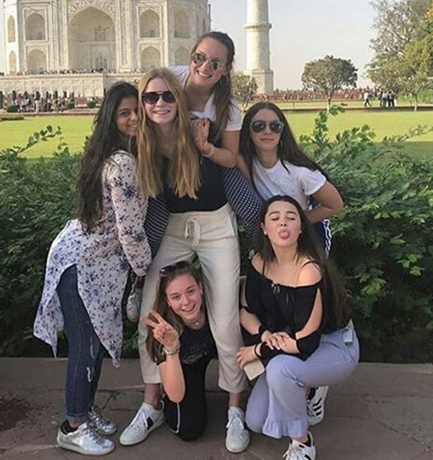 shahrukh khan, shahrukh khan daughter Suhana Khan, suhana khan with London friends, suhana khan at AGRA, suhana to see Taj Mahal, suhana khan with mom Gauri khan, see pictures of suhana khan, television news, bollywood news, entertainment news
