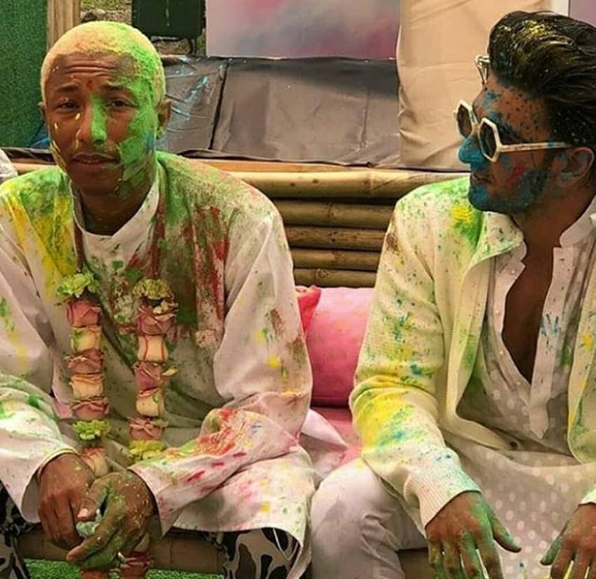 Padmaavat star, Ranveer Singh, Pharrell Williams, American rapper Pharrell Williams, American rapper, American rapper celebrates his first Holi, American rapper in India, Pharrell Williams in India, Ranveer Singh celebrates holi, see colourful pictures of Ranveer Singh, entertainment news, bollywood news, televisionn news, American rapper, singer, songwriter, record producer, Pharrell Lanscilo Williams
