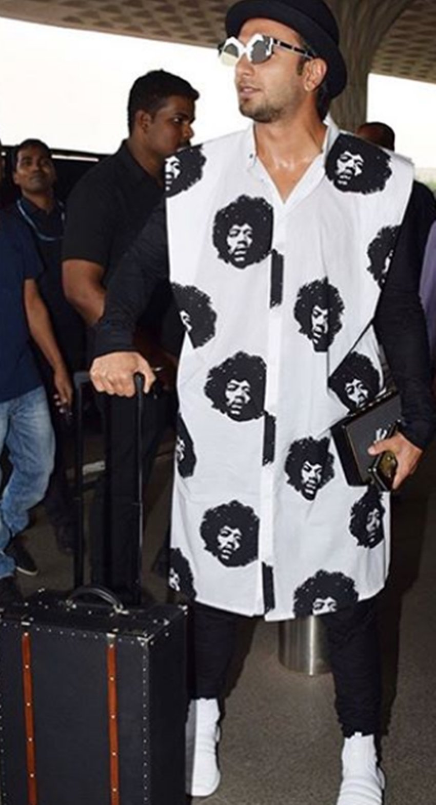 Ranveer Singh, Ranveer Singh diffrent costumes, Ranveer Singh in airport, Ranveer Singh, see pictres of Ranveer Singh,Ranveer Singh style of dressing, khalibali song actor Ranveer Singh, padmaavat star Ranveer Singh, entertainment news, entertainment news, bollywood news, television news, entertainment news, bollywood news, television news