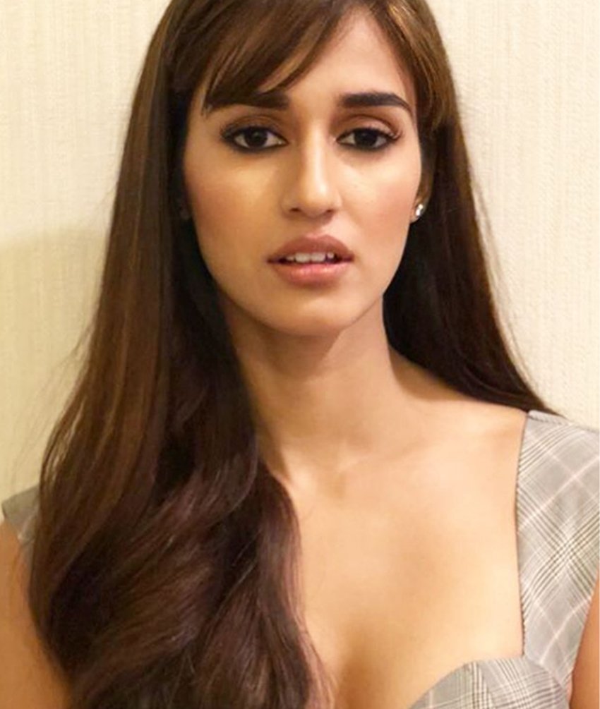 Baaghi 2, Baaghi 2 star Disha Patani, Baaghi 2 actress disha, Disha Patani shared beautiful pictures, Disha Patani in blue gawn, see here hd pictures of Disha Patani, bollywood actress Disha Patani, entertainment news, bollywood news, television news