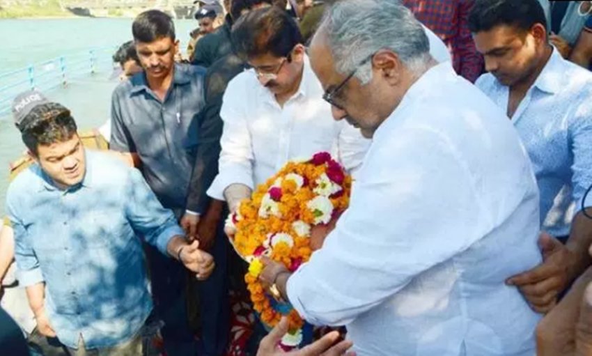 Sridevi asthi visarjan, Boney kapoor, Anil Kapoor, anil kapoor in haridwar, boney kapoor in haridwar,boney in haridwar for Sridevis asthi visarjan, see pictures of Sridevis asthi visarjan, Sridevi asthi visarjan, Boney kapoor, Anil Kapoor, anil kapoor in haridwar, boney kapoor in haridwar,boney in haridwar for Sridevis asthi visarjan, see pictures of Sridevis asthi visarjan, entertainment news, bollywood news, television news