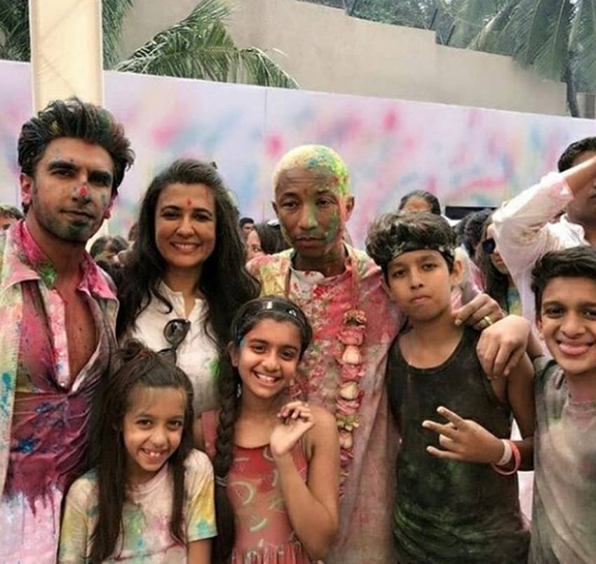 Padmaavat star, Ranveer Singh, Pharrell Williams, American rapper Pharrell Williams, American rapper, American rapper celebrates his first Holi, American rapper in India, Pharrell Williams in India, Ranveer Singh celebrates holi, see colourful pictures of Ranveer Singh, entertainment news, bollywood news, televisionn news, American rapper, singer, songwriter, record producer, Pharrell Lanscilo Williams