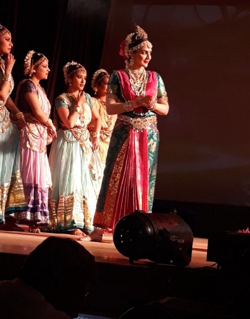 hema malini, hema malini love to see daughter performance, isha deol to perform like mother hema, hema enjoying isha deol performance, isha deol dance performance in mumbai, entertainment news, bollywood news, television news