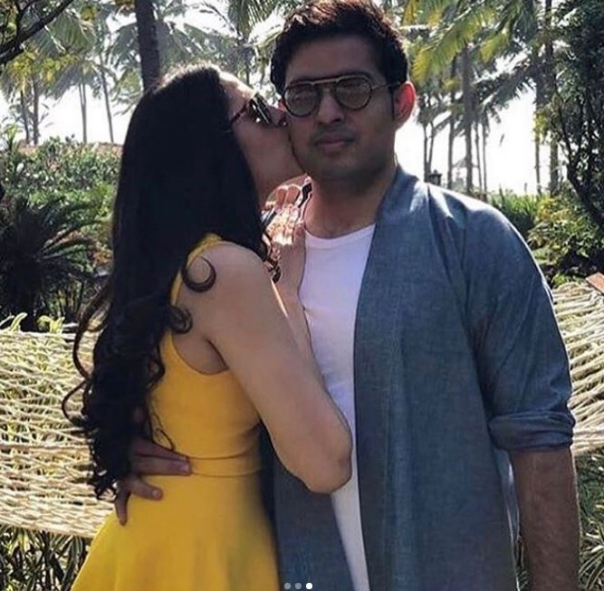 Ambani family,Mumbai, Siddhivinayak Temple, engagement ceremony, billionaire Mukesh Ambani, Akash Ambani, Shloka Mehta, Goa. Shloka, Russell Mehta, Nita Ambani, Mukesh Ambani, Reliance Industries, Shloka Mehta, Rosy Blue Diamonds, world's largest diamond trading companies, Bollywood News, Bollywood News in Hindi, News in Hindi, Entertenment news in Hindi, crime news, naitonal news, international news, trending news, twitter news, Viral story in Hindi, Latest news in Hindi, Jansatta