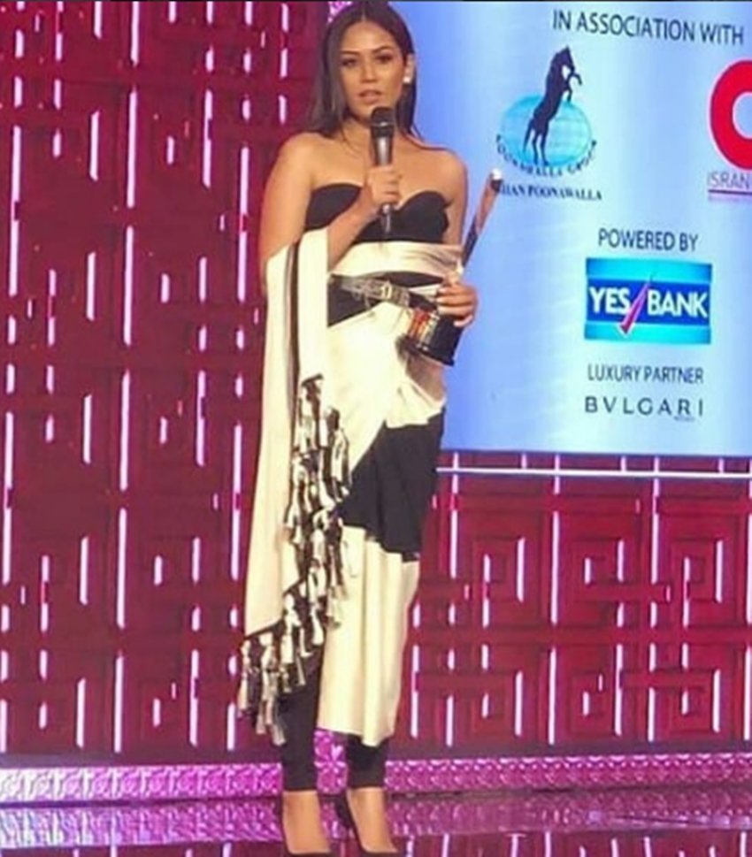 Hello Hall of Fame awards, Hello Hall of Fame awards 2018, Mira Rajput, mira rajput in award function, mira in black and white dressm, shahid kapoor, shahid kapoor wife mira rajput, Shweta Bachchan look gorgeous, Shweta Bachchan in gold dress, see pictures, entertainment news, bollywoood news television news