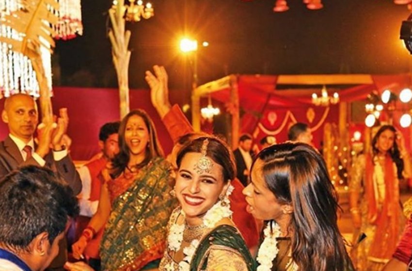 Swara Bhaskar, Swara Brother Ishaan Bhasker, Swara brother got married, swara dancing in veere di wedding, see wonderful pictures of swara bhasker, graceful swara bhasker in wedding, entertainmnet news, bollywood nws, television news, entertainmnet news, bollywood nws, television news
