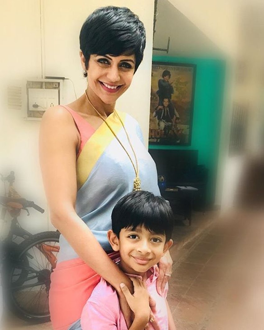 mandira bedi, mandira bedi reached in delhi marathon, mandira bedi with her son, see pictures of mandira bedi, mandira bedi with son doing fun in delhi marathon, entertainment news, bollywood news, television news