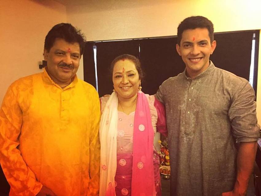 Aditya, Aditya narayan, Aditya narayan case, Aditya narayan rammed, Aditya narayan car, Udit Narayan, Udit Narayan Son, Singer Udit Narayan Son, Autorickshaw, Autorickshaw case, Autorickshaw rammed, Car into An Autorickshaw, Aditya narayan pics, Aditya narayan photos, Aditya narayan pictures, photo gallery