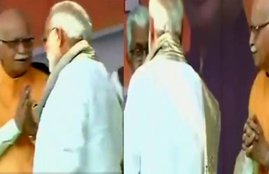 Narendra Modi News, L K Advani, Narendra Modi Video, Narendra Modi Advani Video, Narendra Modi insults Advani