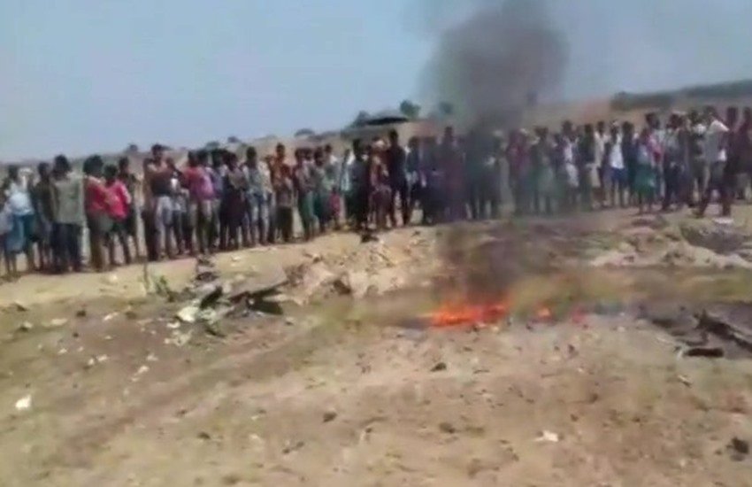 मयूरभंज में एयर फोर्स का प्लेन क्रैश (फोटो सोर्स- एएनआई ट्विटर) मयूरभंज में एयर फोर्स का प्लेन क्रैश (फोटो सोर्स- एएनआई ट्विटर)