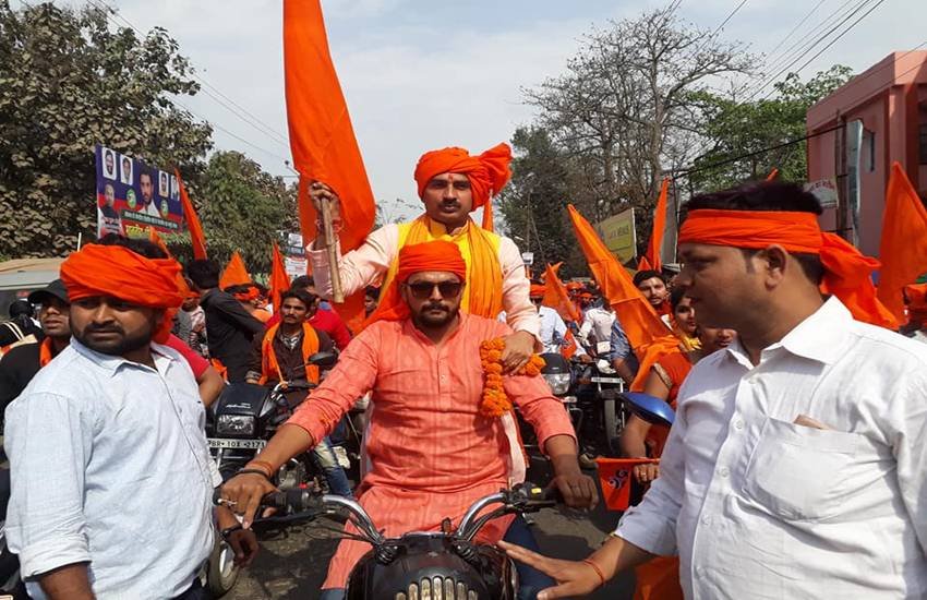 हिन्द नववर्ष की पूर्व संध्या पर समर्थकों संग बाइक से रैली निकालते बीजेपी नेता अर्जित शाश्वत। (फोटो- फेसबुक)