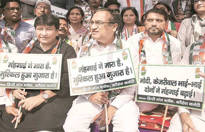 प्रदेश अध्यक्ष अजय माकन ने कहा कि जरूरी वस्तुओं के दामों में बेतहाशा बढ़ोतरी के लिए दोनों केंद्र और राज्य सरकारें जिम्मेदार हैं।