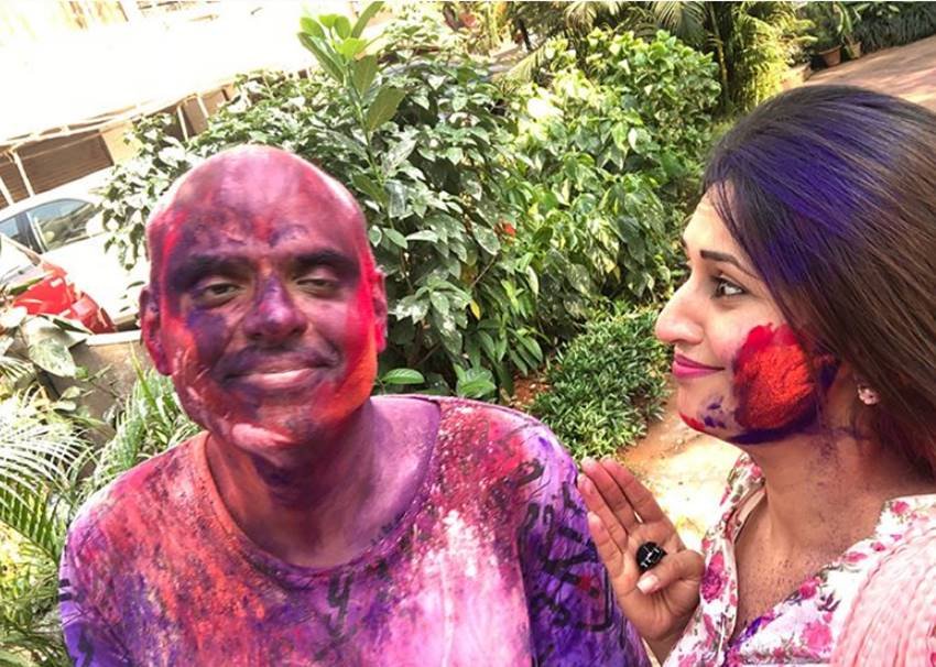 holi, holi 2018, happy holi, happy holi 2018, holi images, holi wishes, happy holi images, holi news, holi 2018 india, Divyanka Tripathi, Vivek Dahiya, Divyanka Tripathi celebrating holi, yeh hai mohobbatein star, yeh hai mohobbatein star Divyanka Tripathi, holi celebration of divyanka, see pictures of divyanka, entertainment news, bollywood news, televisionn news, entertainment news, bollywood news, televisionn news