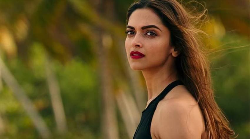Shah Rukh Khan, Salman Khan, Sonakshi Sinha, Rani Mukerji, Shahid Kapoor, Sonam Kapoor, Katrina Kaif, Deepika Padukone, Priyanka Chopra, Kareena Kapoor Khan, Bollywood, Bollywood fims, Bollywood actors, Bollywood actress, work in free, free films, work without charge, 10 stars, 10 stars of bollywood, photo gallery