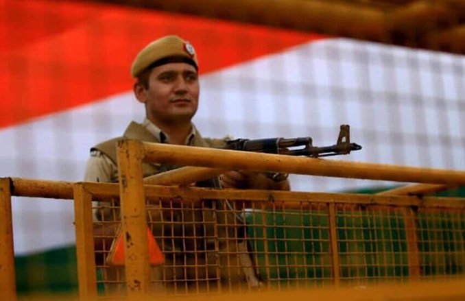 लड़कियों पर वीर्य भरे गुब्बारे फेंकने की शिकायत के बाद दिल्ली पुलिस ने तैनात की अतिरिक्त फोर्स, वॉटर बलून फेंकने पर भी एक्शन