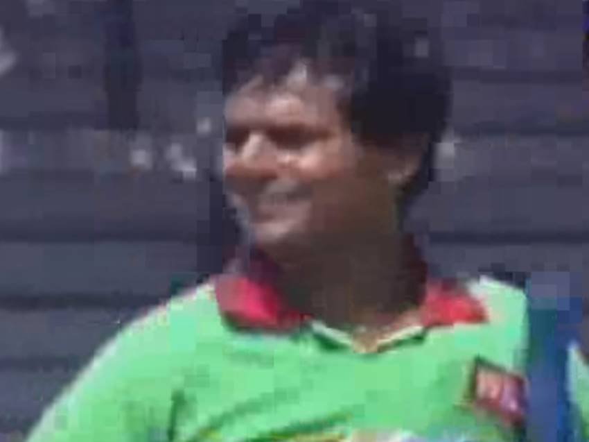 दीपक चुडास्मा- केन्या के पूर्व क्रिकेटर दीपक चुडास्मा का नाम इस लिस्ट में चौथे नंबर पर आता है। 54 वर्षीय इस खिलाड़ी का पूरा नाम दीपक ननलाल चुडास्मा है। (फोटो सोर्स- वीडियो स्क्रीनशॉट)