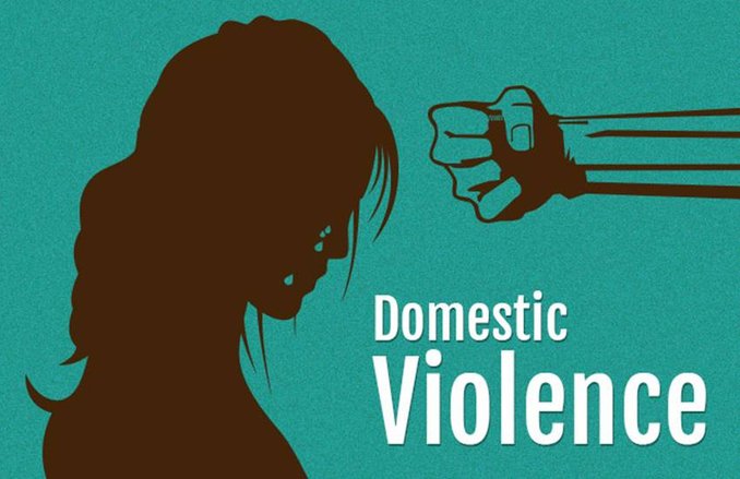 वीडियो: पति और सास ने बहू को बेरहमी से पीटा, चीखता रहा 5 साल का बच्चा