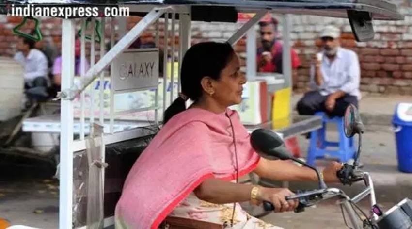 Poonam, Poonam story, E Rickshaw Driver, E Rickshaw Driver of delhi, women E Rickshaw Driver, women E Rickshaw Driver in delhi, Story of E Rickshaw Driver, Story of Women E Rickshaw Driver, International Women Day, International Women Day story, International Women Day celebration, E Rickshaw Driver Poonam, E Rickshaw Driver Poonam in delhi, photo gallery
