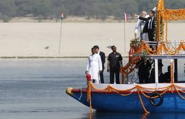 Narendra Modi, Narendra Modi Trolled, Narendra Modi news, Narendra Modi on farmers, Maharashtra farmer protest, farmer agitation, farmer protests, Maharashtra farmer protest 2018, Emmanuel Macron, Emmanuel Macron india, Emmanuel Macron india tour, Emmanuel Macron meets PM Modi, Emmanuel Macron and narendra modi, Deen Dayal Hastkala Sankul, hindi news