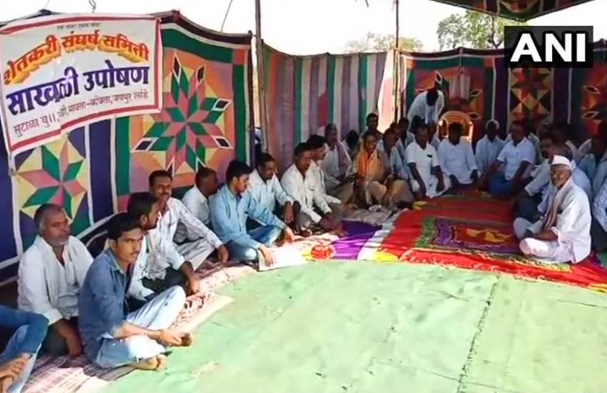 महाराष्‍ट्र में अपनी मांगों को लेकर आंदोलनरत किसान। 