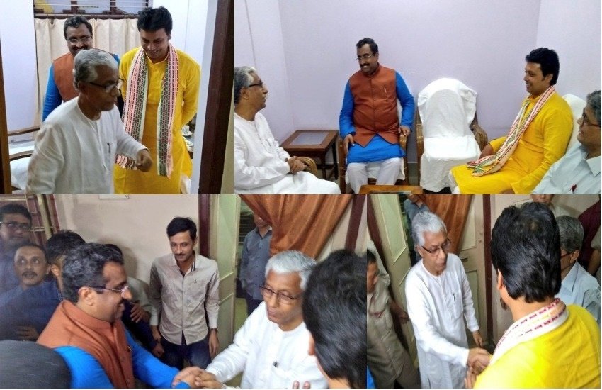 25 साल से त्रिपुरा की सत्ता संभालने वाले माणिक सरकार से मिलने के लिए नए सीएम बिप्लब देब और बीजेपी राष्ट्रीय मुख्य सचिव राम माधव सीपीआई (एम) पार्टी कार्यालय पहुंचे जिसे पूर्व सीएम ने अपना घर बना रखा है। गुरुवार को बिप्लब देव और राम माधव माणिक सरकार से मिले। उन्होंने नए सीएम के शपथ ग्रहण समारोह का हिस्सा बनने का माणिक सरकार को न्योता दिया जिसे पूर्व सीएम ने खुशी-खुशी स्वीकार भी किया। बिप्लब देब ने माणिक सरकार से हुई मुलाकात की कुछ तस्वीरें अपने ट्विटर अकाउंट पर शेयर की हैं। इन फोटों में बिप्लब देब के साथ बीजेपी नेता राम माधव, पूर्व सीएम माणिक सरकार और सीपीआई (एम) त्रिपुरा सेक्रेटरी बिजन धर भी दिखाई दे रहे हैं।