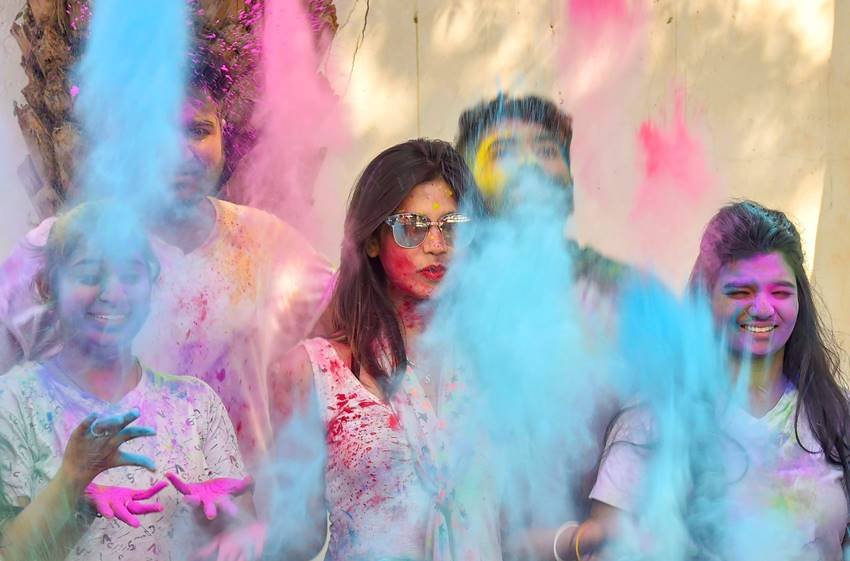 "Holi 2018, holi 2018, happy holi 2018, holi images, holi photos, holi live updates, holi messages, holi in collages, univercity students holi, college studnets holi