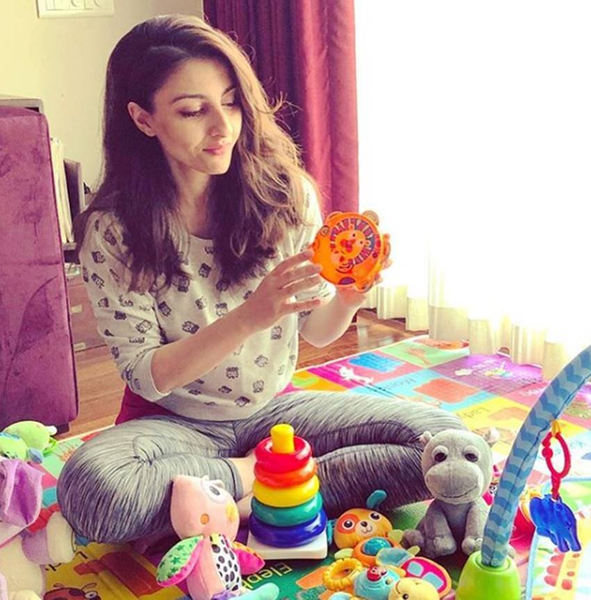 Inaya Naumi Khemu, Inaya Naumi Khemu pics, Inaya Naumi Khemu photos, Inaya Naumi Khemu pictures, Inaya Naumi Khemu birthday, Soha Ali Khan, Soha Ali Khan daughter, Soha Ali Khan family, Soha Ali Khan husband, Kunal Khemu, Kunal Khemu pics, Kunal Khemu photos, Kunal Khemu daughter, Kunal Khemu family, Kunal Khemu wife, Kunal Khemu Celebrate, Inaya Naumi Khemu Half Birthday, photo gallery