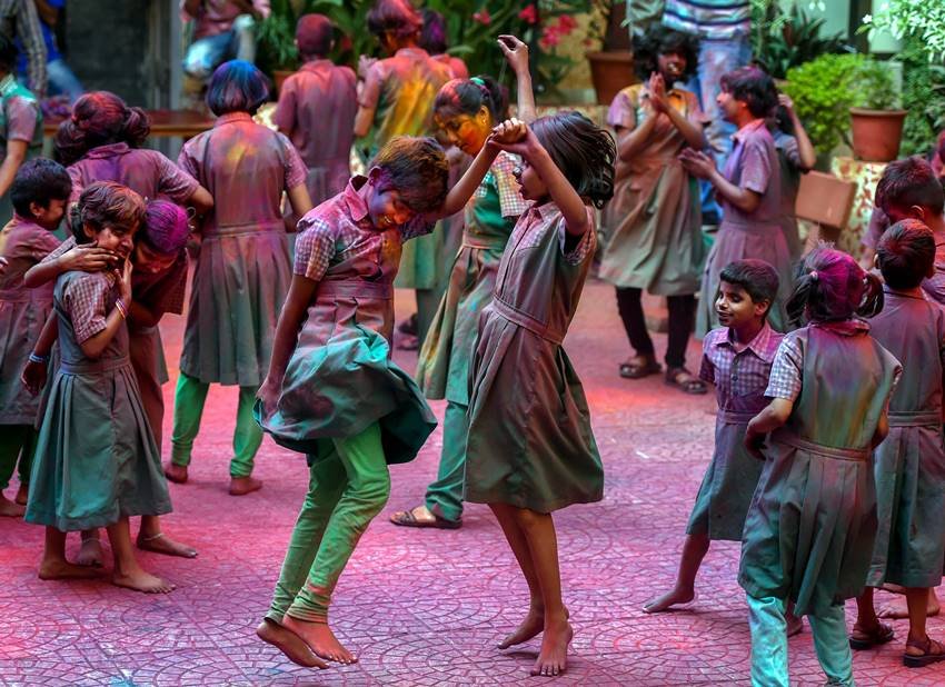 Blind School celebrate holi, Blind School kids celebrate holi, Blind School children celebrate holi, holi 2018, holi celebration in blind school