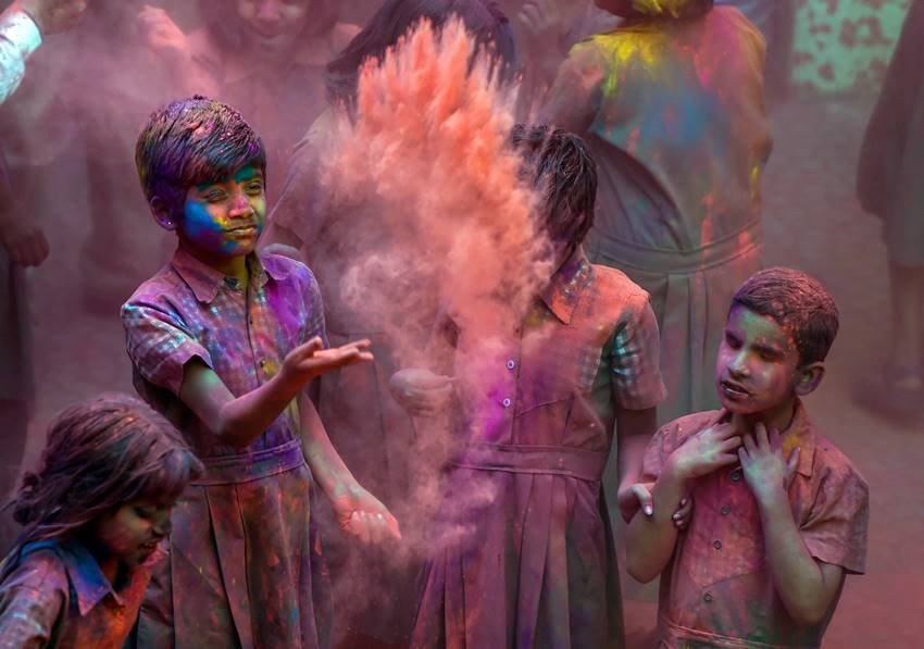 Blind School celebrate holi, Blind School kids celebrate holi, Blind School children celebrate holi, holi 2018, holi celebration in blind school