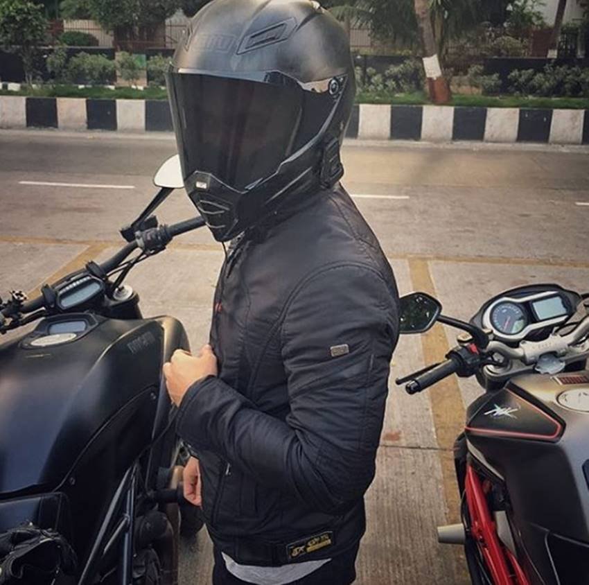 Kunal Kemmu, Kunal Kemmu case, Kunal Kemmu challan, Kunal Kemmu fir, Kunal Kemmu news, Kunal Kemmu pics, Kunal Kemmu photos, Kunal Kemmu pictures, Mumbai Police, Mumbai Police challan, Mumbai Police issues, Mumbai Police action, Varun Dhawan, Varun Dhawan challan, Varun Dhawan pics, Varun Dhawan case, Bollywood Actor Kunal Kemmu, photo gallery