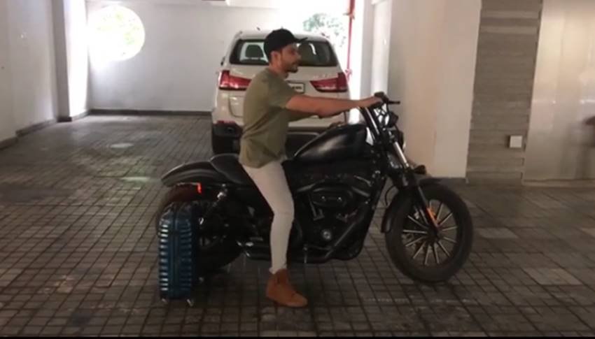 Kunal Kemmu, Kunal Kemmu case, Kunal Kemmu challan, Kunal Kemmu fir, Kunal Kemmu news, Kunal Kemmu pics, Kunal Kemmu photos, Kunal Kemmu pictures, Mumbai Police, Mumbai Police challan, Mumbai Police issues, Mumbai Police action, Varun Dhawan, Varun Dhawan challan, Varun Dhawan pics, Varun Dhawan case, Bollywood Actor Kunal Kemmu, photo gallery