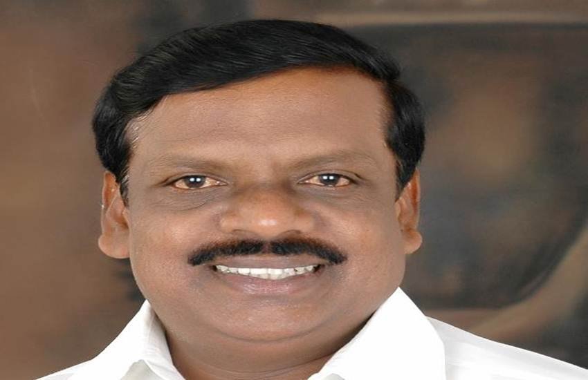 एल हनुमनथैय्या को कांग्रेस ने कर्नाटक से राज्यसभा उम्मीदवार बनाया है। 56 साल के हनुमनथैय्या दलित लेखक हैं। विधान पार्षद भी रह चुके हैं। कर्नाटक के सीएम सिद्धारमैया की पसंद माने जाते हैं। कर्नाटक में 23 फीसदी दलित आबादी है। फोटो सोर्स- फेसबुक)