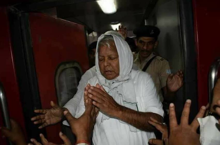 Lalu Prasad Yadav, Lalu Prasad Yadav in train, Lalu Prasad Yadav train pic, Lalu Prasad Yadav train photo, Lalu Prasad Yadav pics, Lalu Prasad Yadav photos, Rajdhani Express, Rajdhani Express pics, Rajdhani Express photo, Rajdhani Express and lalu, Lalu Prasad Yadav in Rajdhani Express, Lalu Prasad in Rajdhani Express, Ranchi Via Rajdhani Express, Rajdhani Express for New Delhi, All India Institute of Medical Sciences, photo gallery