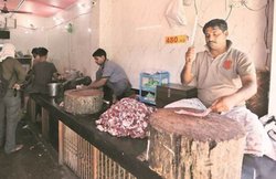 यूपी: गो रक्षा हिंदू दल की धमकी- नवरात्रि में आहत मत करो हिंदुओं की भावनाएं, बंद रखो मीट-मछली-अंडे की दुकानें