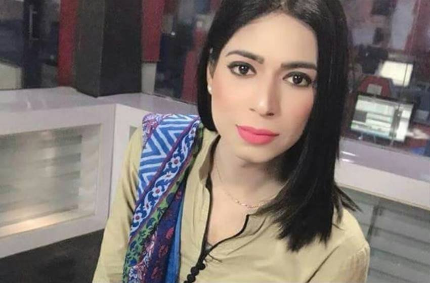 Maavia Malik, Maavia Malik pics, Maavia Malik photos, Maavia Malik pictures, Maavia Malik life, Maavia Malik interview, Maavia Malik news anchor, First News Anchor in Pakistan, Kohenoor News Channel, Kohenoor News Channel in Pakistan, Kohenoor News Channel Anchor, Transgender News Anchor, Transgender News Anchor in Pakistan, Transgender News Anchor pics, Transgender News Anchor photos, photo gallery
