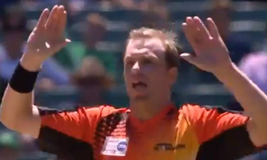 मिशेल बीयर- ऑस्ट्रेलिया के क्रिकेटर मिशेल बीयर का नाम भी इस लिस्ट में शामिल है। 33 वर्षीय इस क्रिकेटर ने 3 जनवरी 2011 में इंग्लैंड के खिलाफ मैच खेलते हुए टेस्ट में पदार्पण किया था और उन्होंने वेस्ट इंडीज के खिलाफ 15 अप्रैल 2012 में आखिरी मैच खेला था। (फोटो सोर्स- वीडियो स्क्रीनशॉट)