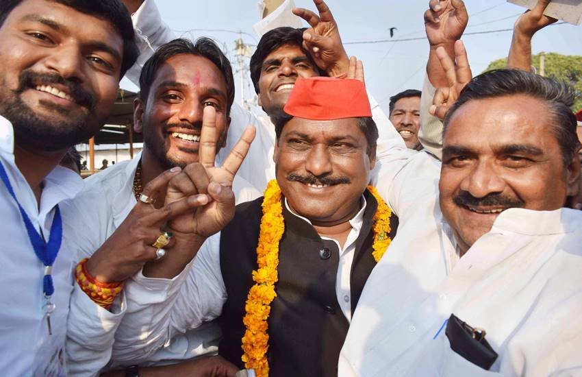 फूलपुर से जीत हासिल करने वाले समाजवादी पार्टी प्रत्याशी नागेंद्र सिंह पटेल (पीटीआई फोटो)