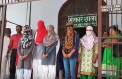 लखनऊः कॉलेज में छात्राओं और महिला स्टाफ का आरोप- गंदी नीयत से छूते हैं सर, करते हैं गंदी बात