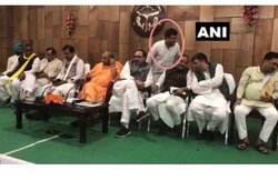 राज्यसभा चुनाव: योगी आदित्यनाथ की बैठक-डिनर में पहुंचा सपा विधायक, मंत्री ने भी छोड़ी बगावत