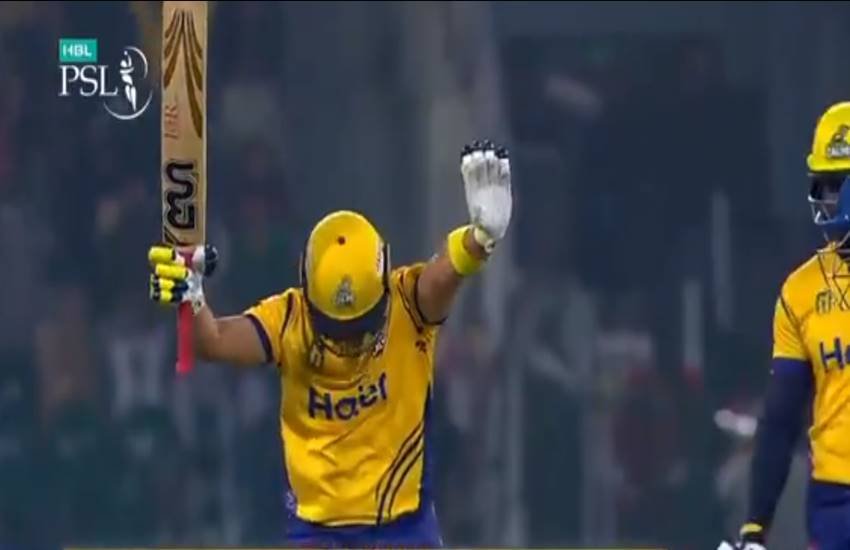 Pakistan Super League 2018, Kamran Akmal hit 5 boundaries in an over, make fifty in just 17 balls Karachi Kings vs Peshawar Zalmi, Eliminator 2, Pakistan Super League, PSL, PSL 2018, Kamran Akmal hit 5 boundaries, Kamran Akmal fifty in just 17 balls, Cricket video, cricket news