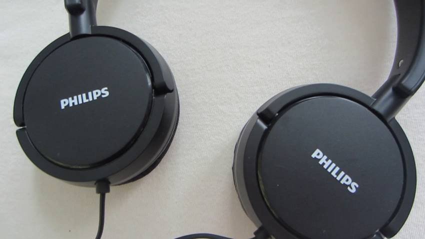headphone, best headphone under 1k, headphone under rs. 1,000, Skullcandy S5LHZ-J576, Motorola Pulse 2, Sennheiser HD 180, Boat BassHeads 900, JBL C300SI, Sony MDR-ZX110A, Philips SHP1900/97