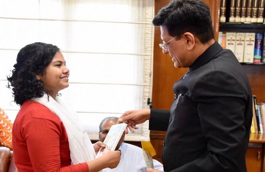 दिल्ली में रहने वाली यह नौवीं कक्षा की छात्रा आठ मार्च को अपने घर से भाग गई थी। (फोटोः टि्वटर) 