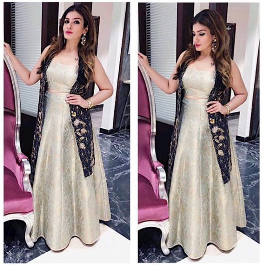 Raveena Tandon, Raveena Tandon fir, Raveena Tandon case, fir against Raveena Tandon, Raveena Tandon pics, Raveena Tandon photos, Raveena Tandon wallpapers, Raveena Tandon hot pics, Shooting An Advertisement, Sri Lingaraj Temple, Sri Lingaraj Temple shooting, photo gallery