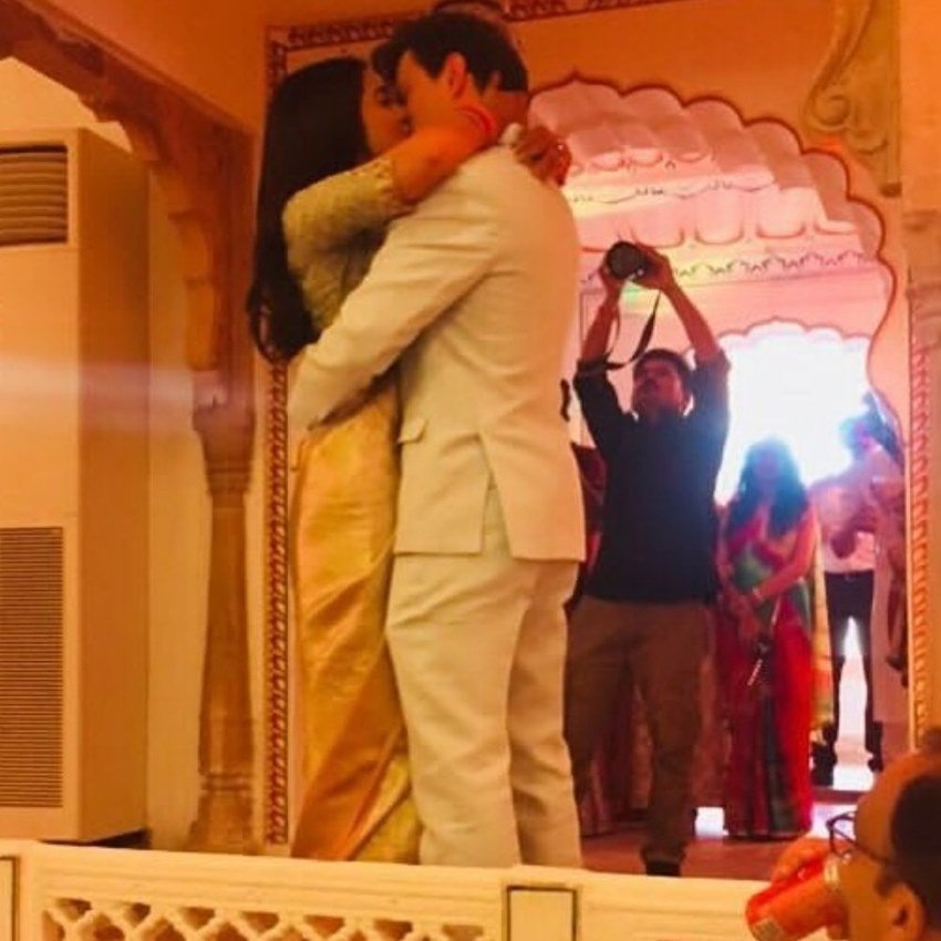 Shriya Saran, Russian Husband, Andrei Koscheev, Shriya Saran Russian Husband, Shriya Saran Kiss, Shriya Saran Kiss Pictures, Shriya Saran Marriage Pics, Shriya Saran Marriage, Shriya Saran Drishyam, Entertainment News in Hindi, Bollywood News in Hindi